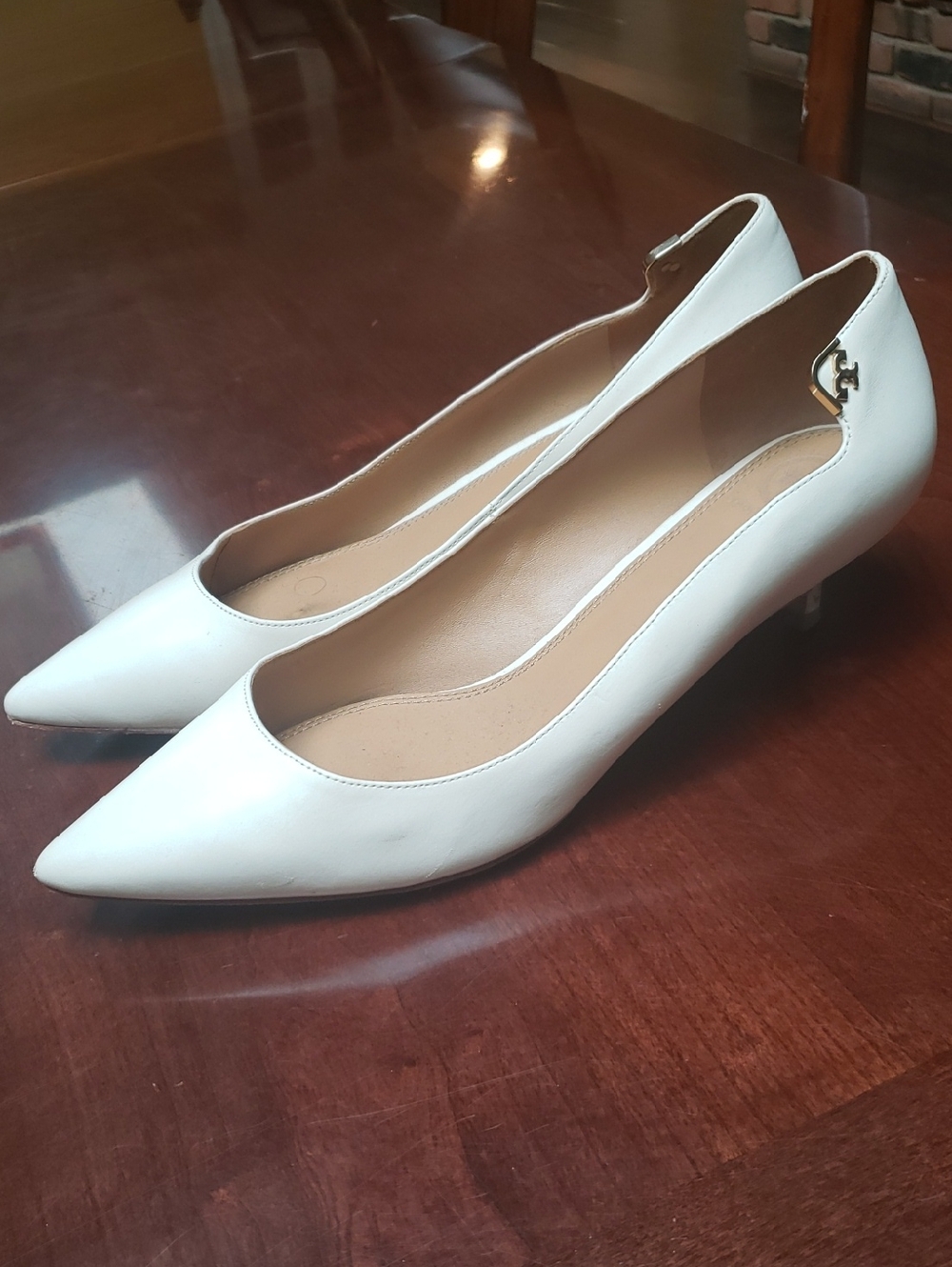 Tory Burch White Pointed Toe Kitten Heel Pumps